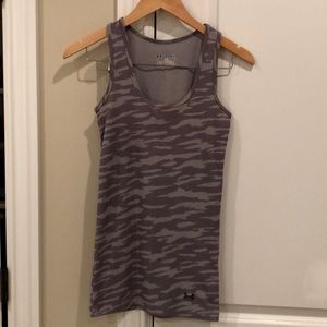Under Armour fitted workout tank